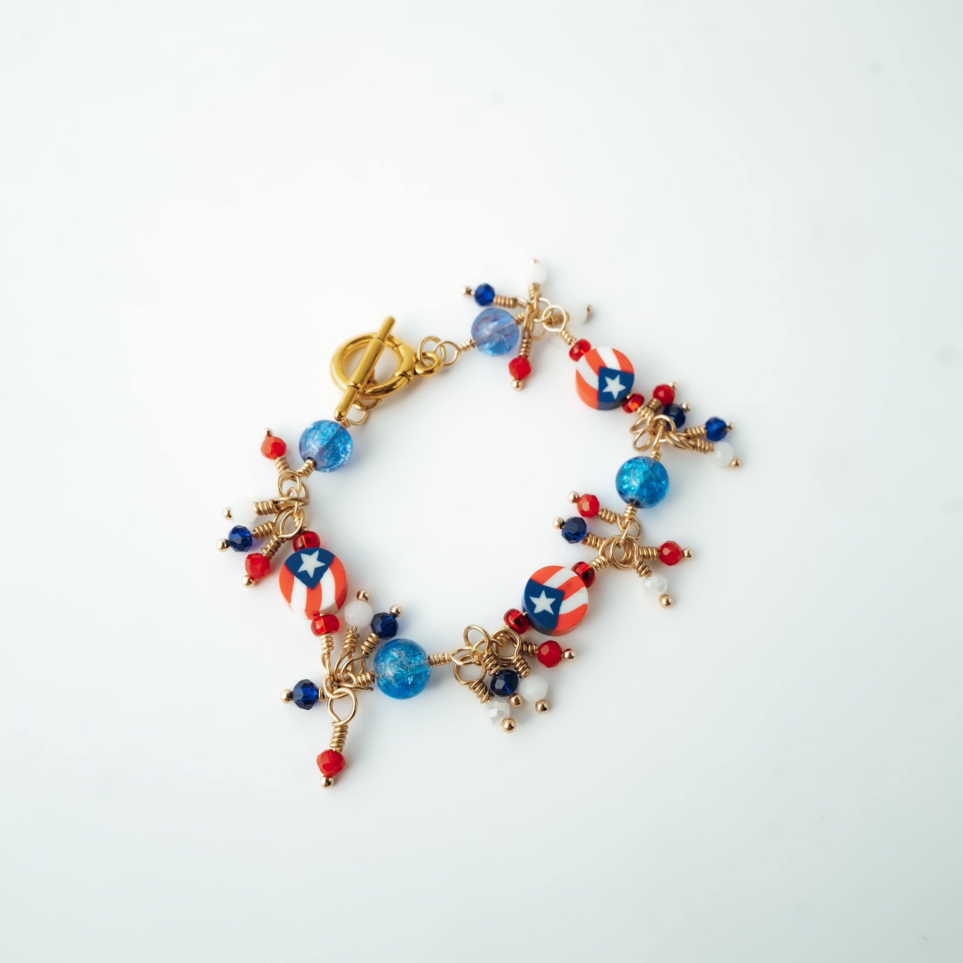 Gold wire-wrapped Puerto Rican Flag beaded bracelet | Braceliss