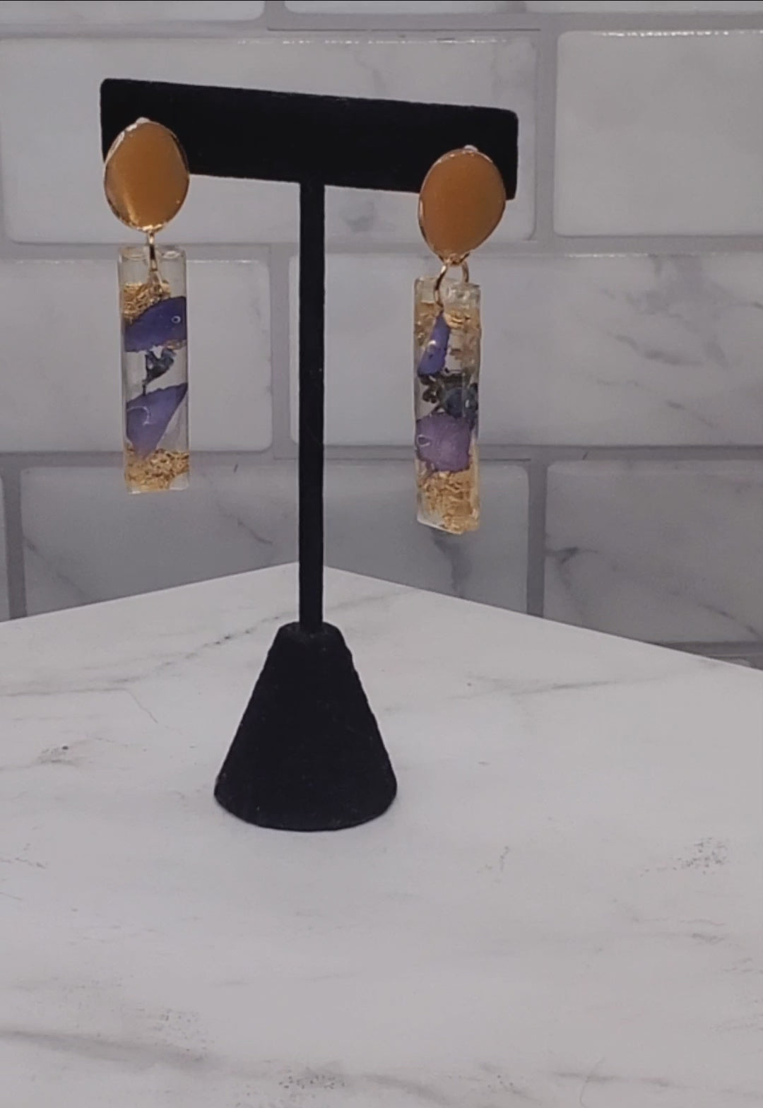 Purple floral bar earrings | pressed flower resin earrings video | Braceliss