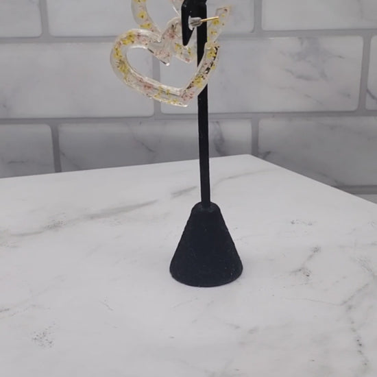 Floral heart hoops | pressed flower resin earrings video | Braceliss