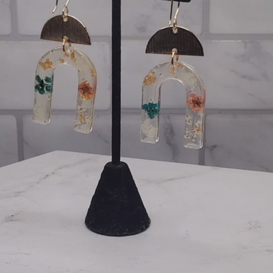 Floral arch earrings | pressed flower resin earrings video | braceliss