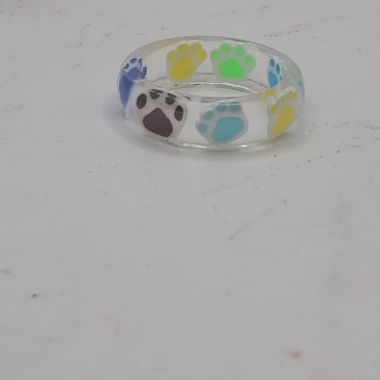 Video of paw print resin ring - Braceliss 