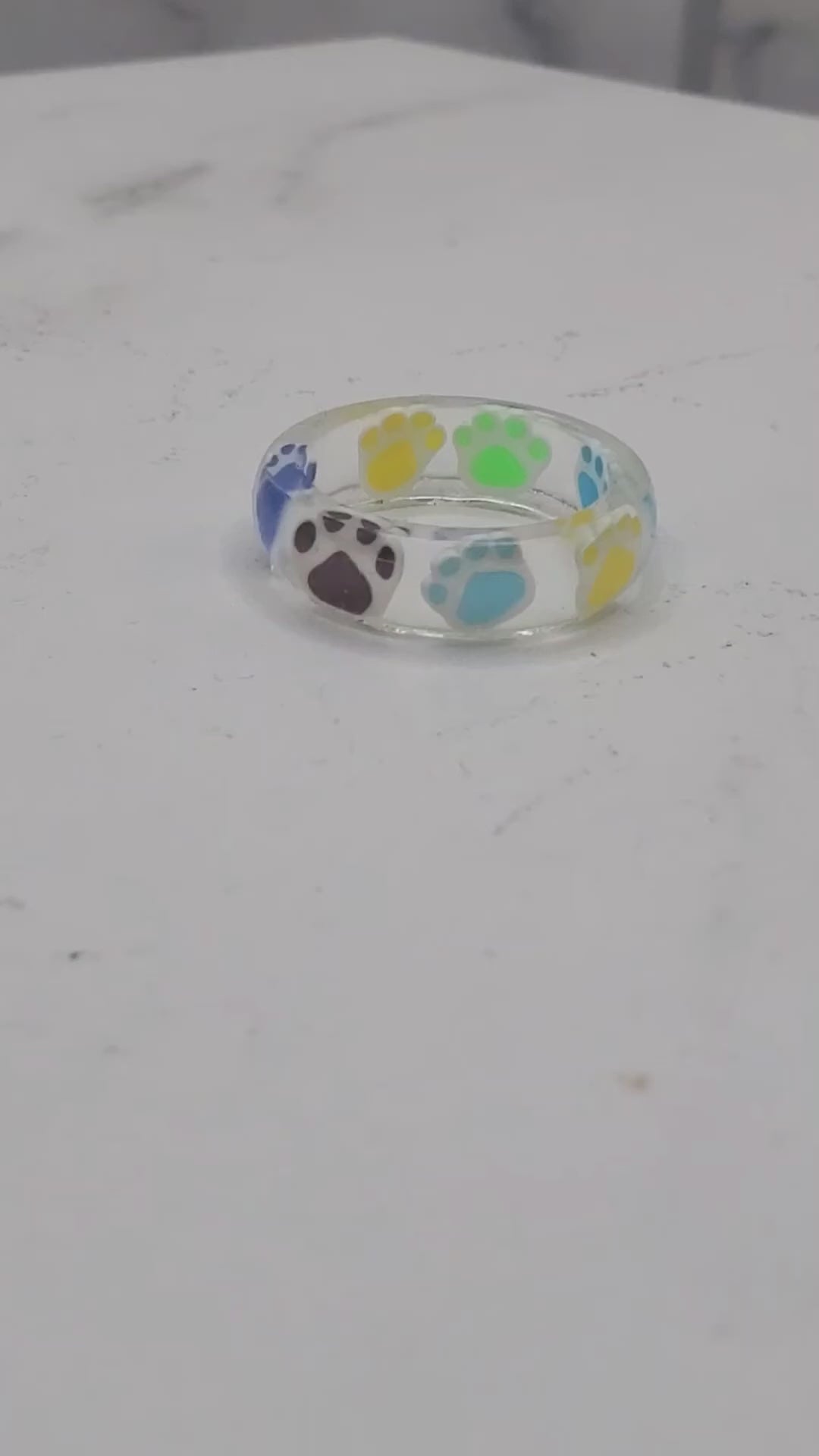 Video of paw print resin ring - Braceliss 