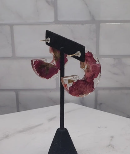 Floral chunky hoops | pressed flower earrings video | Braceliss
