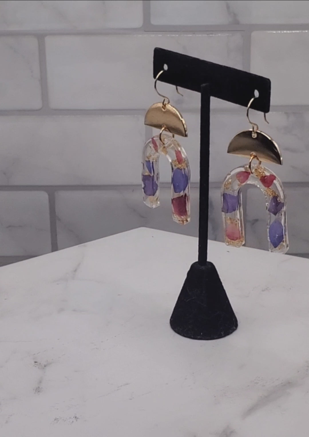 Purple floral arch earrings | pressed flower resin earrings video | Braceliss