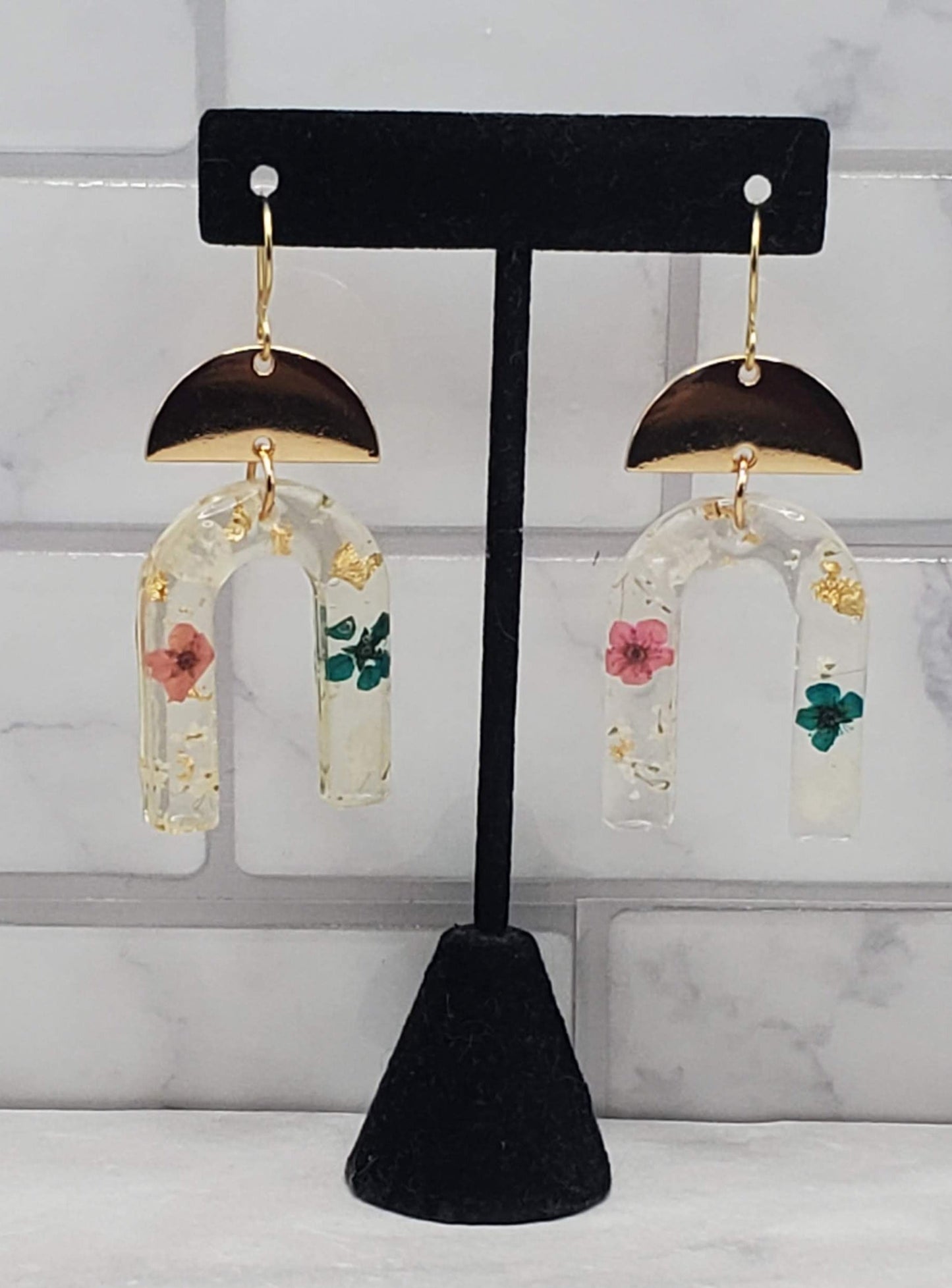 Floral arch earrings | pressed flower resin earrings | braceliss