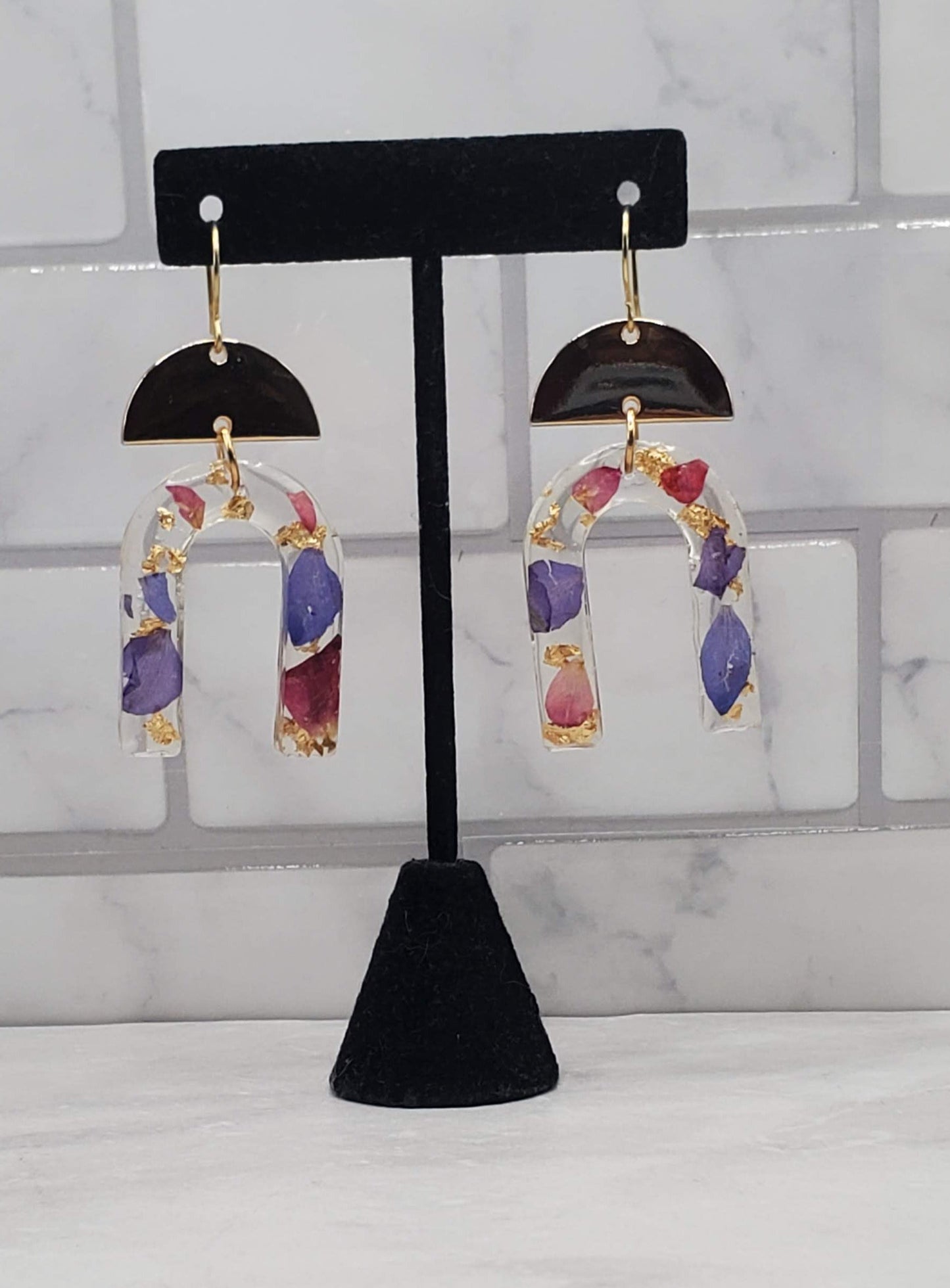 Purple floral arch earrings | pressed flower resin earrings | Braceliss