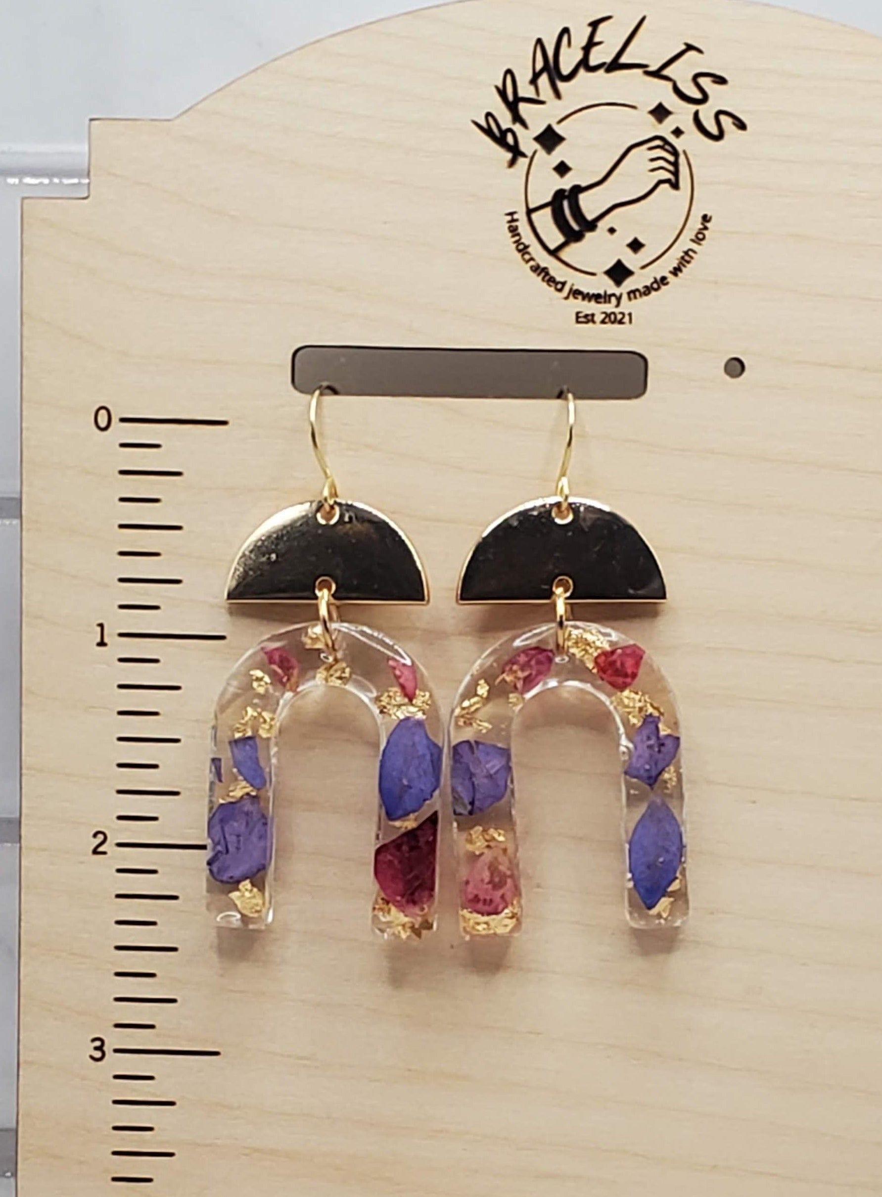 Purple floral arch earrings | pressed flower resin earrings | Braceliss