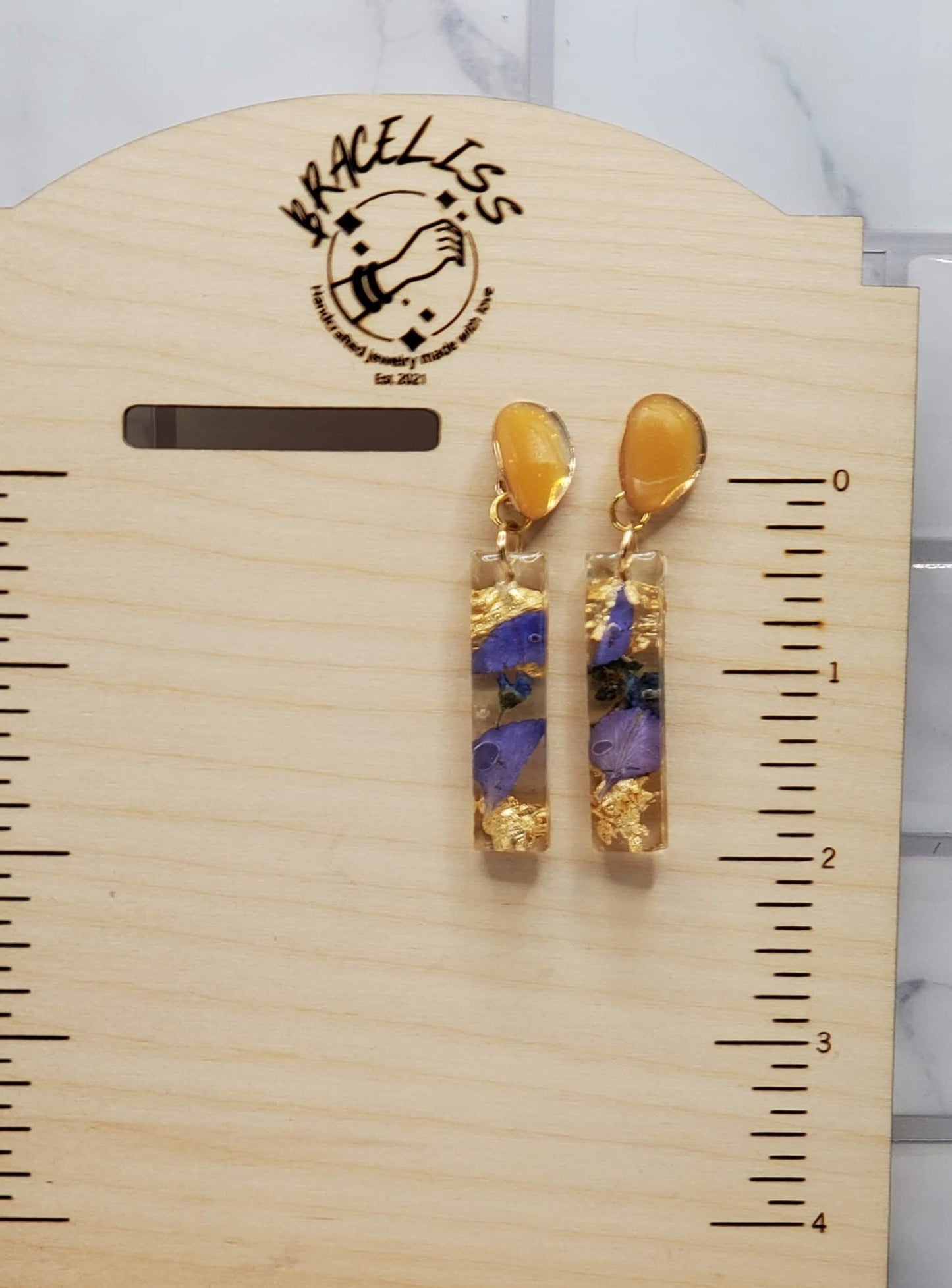 Purple floral bar earrings | pressed flower resin earrings | Braceliss
